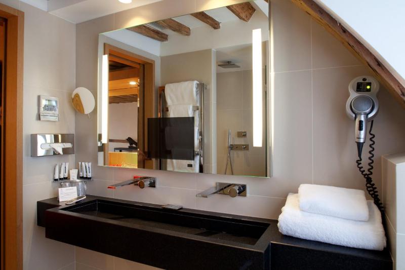 Junior Suite image 2