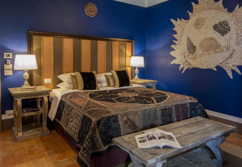 Double or Twin Room image 4