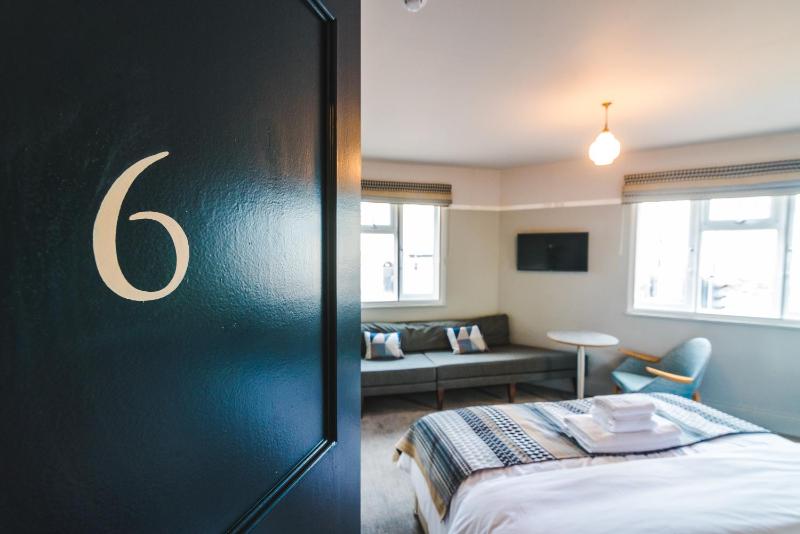 Deluxe Twin Room image 2