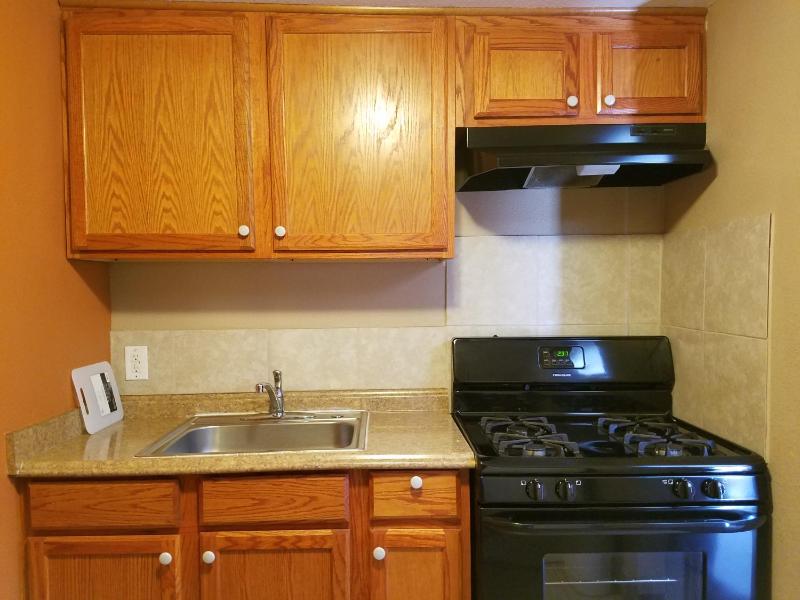 Deluxe Queen Room - with Kitchen image 4