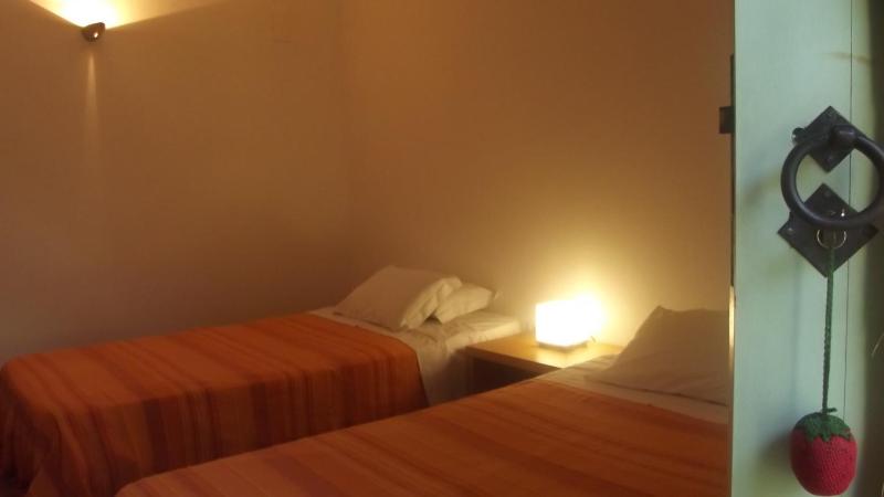 Twin Room image 4