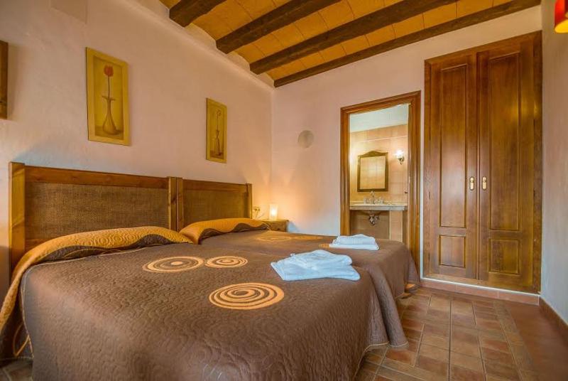 Twin Room image 1