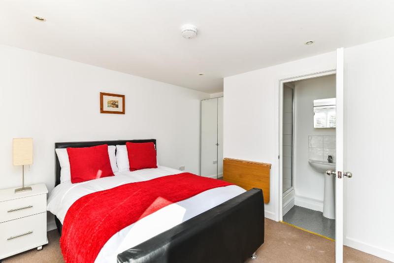 Double Room with Private Bathroom image 1