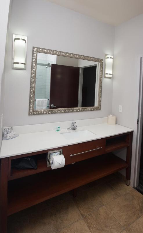 Two-Bedrooms King Suite image 3