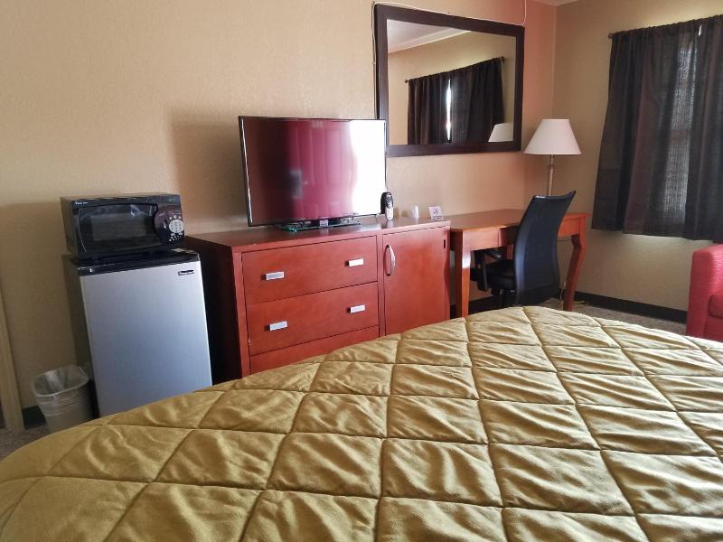 Deluxe King Room image 3