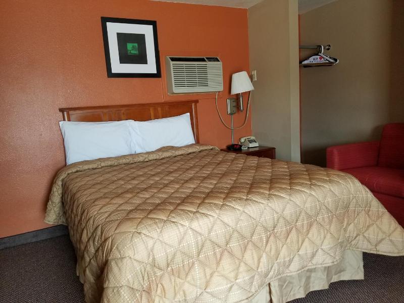 Deluxe Queen Room - with Kitchen image 3