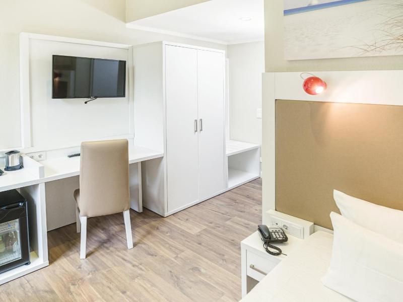 Comfort Twin Room image 4