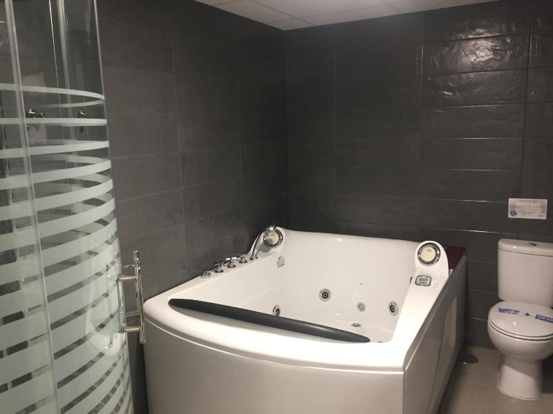 Deluxe Suite image 4