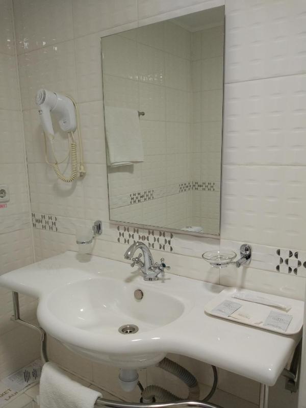 Standard Twin Room image 1
