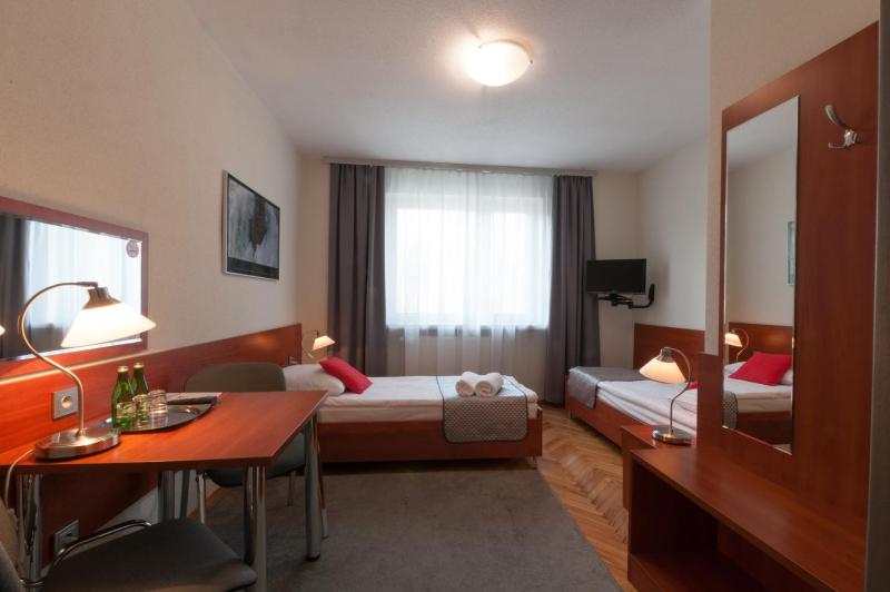 Twin Room image 1