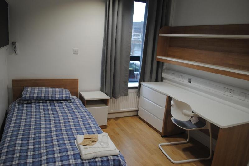 Standard Single Room with Shared Bathroom image 1