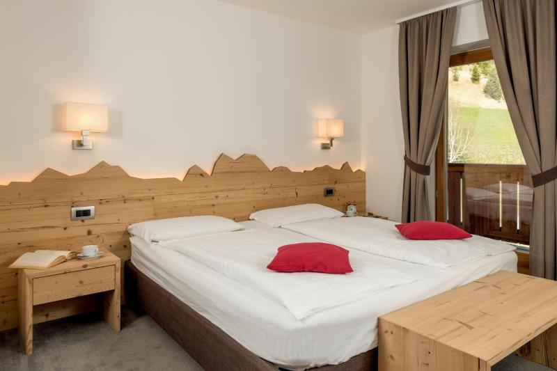 Quadruple Room with Mountain View image 2