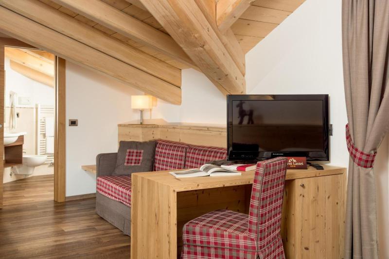 Large Double or Twin Room image 3