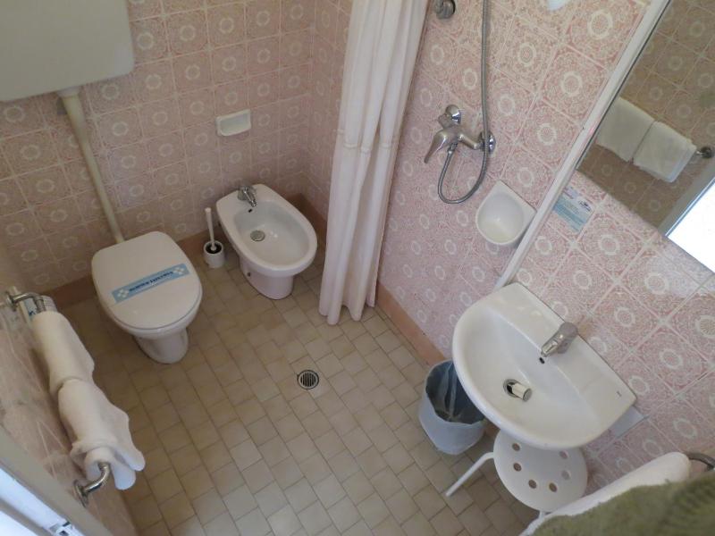 Economy Quadruple Room image 1