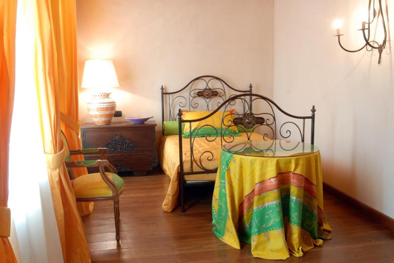 Small Double Room image 2