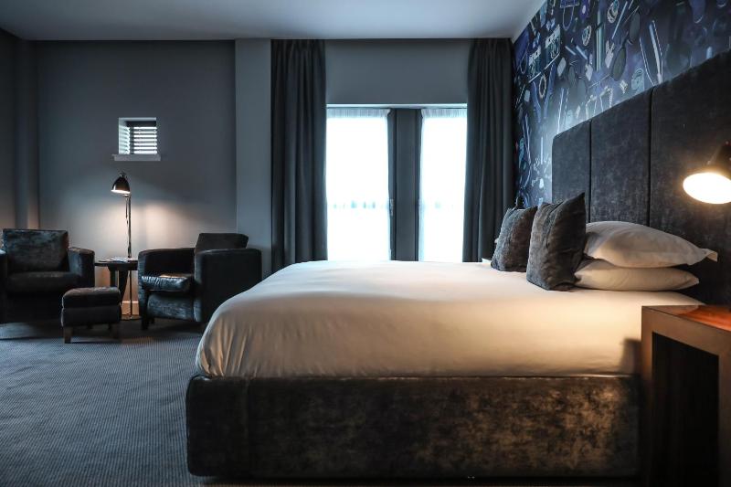 Club Deluxe Room image 1