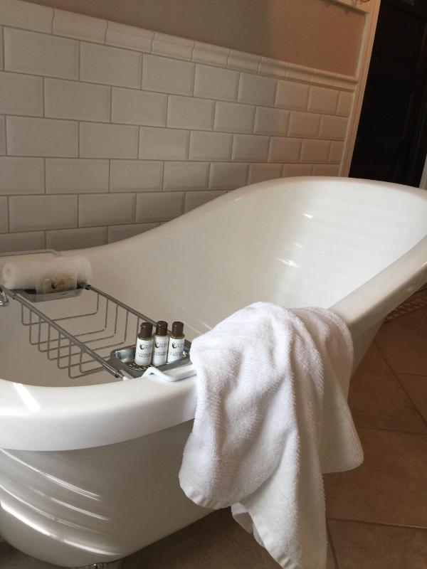King Suite image 2