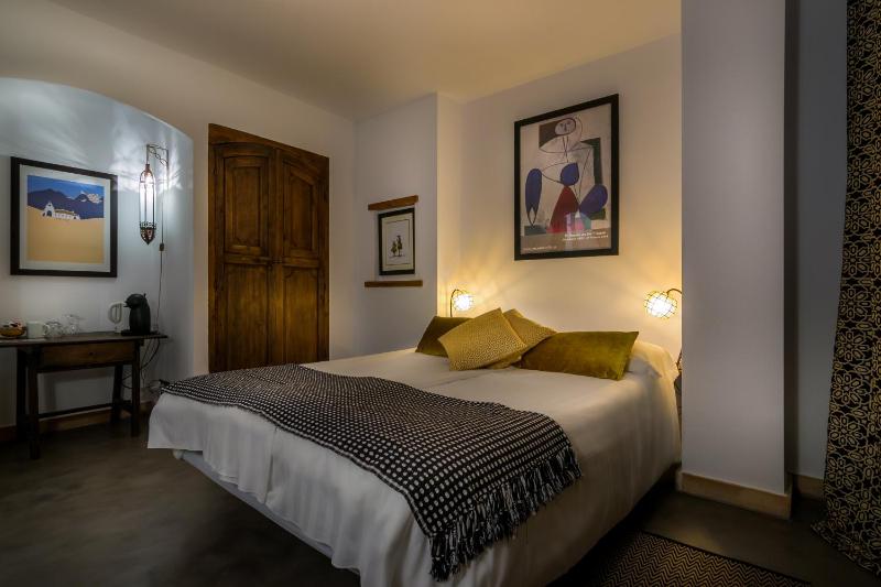 Economy Double Room image 4