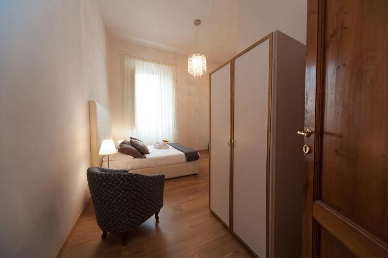 Large Double Room image 2