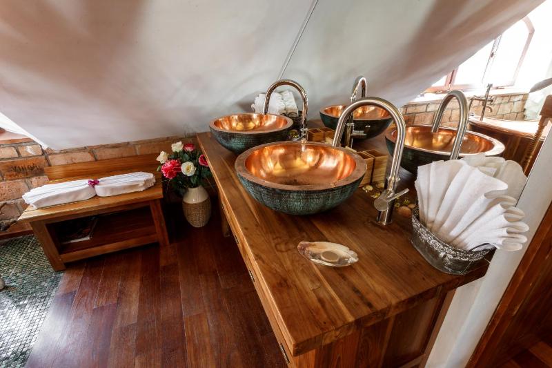 Quadruple Room with Bath image 3