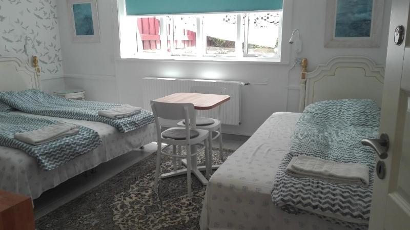Triple Room with Shared Bathroom image 3