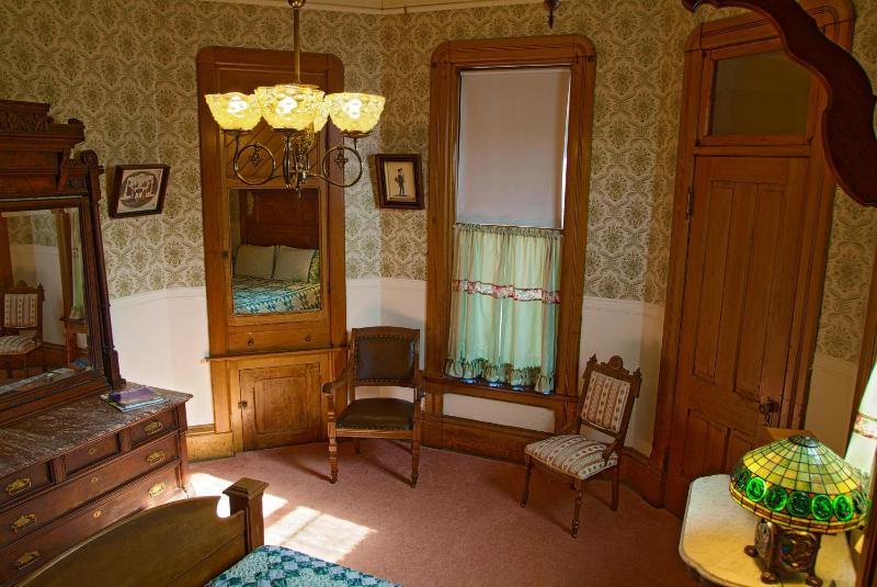 Standard Room with Shared Bathroom image 4