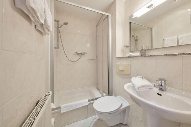 Double Room with Balcony image 3