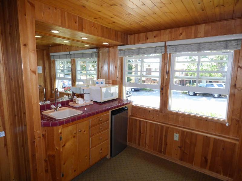 Bedford Deluxe King Room with Parking image 4