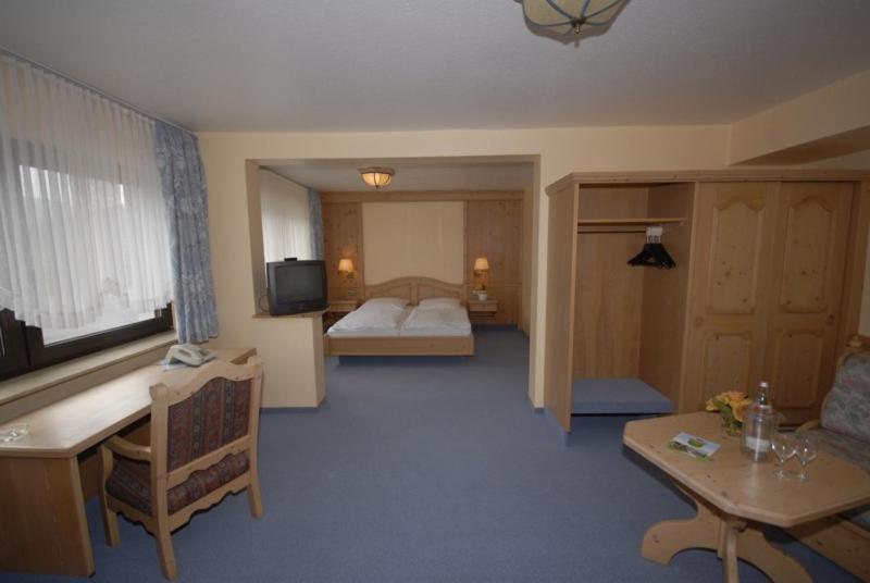 Double Room image 4