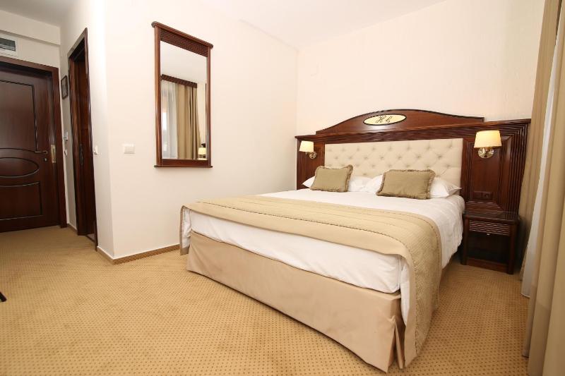 Double Room with Balcony 4**** image 4