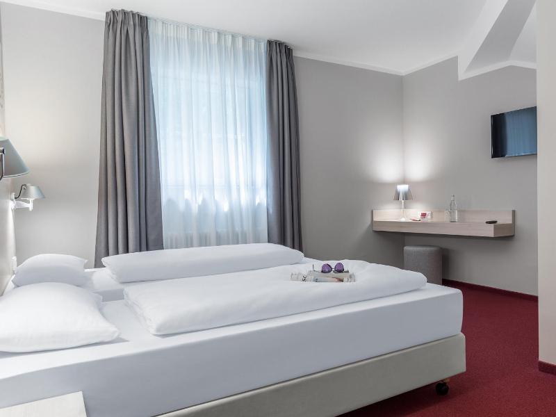 Double Room image 1