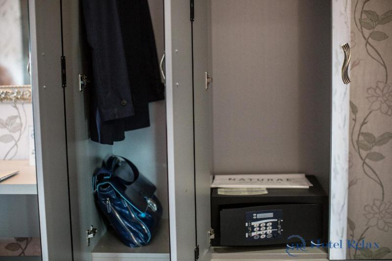 Double or Twin Room image 4