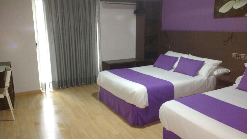Standard Quadruple Room image 4