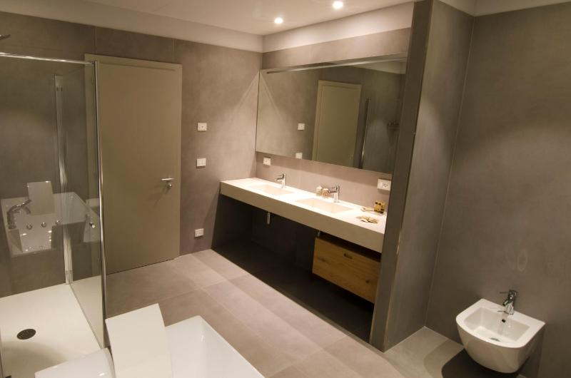 Deluxe Suite image 3