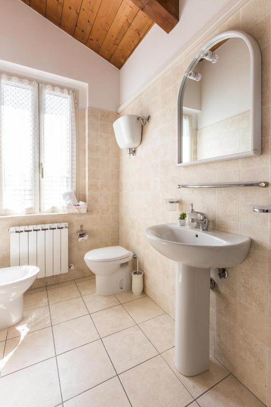 Deluxe Double Room with Extra Bed image 2