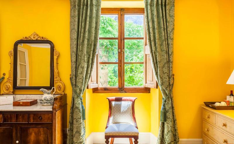 Junior Suite with Garden View image 3