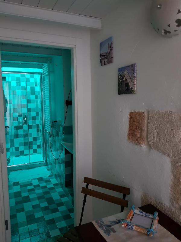 Deluxe Double Room with Balcony image 3