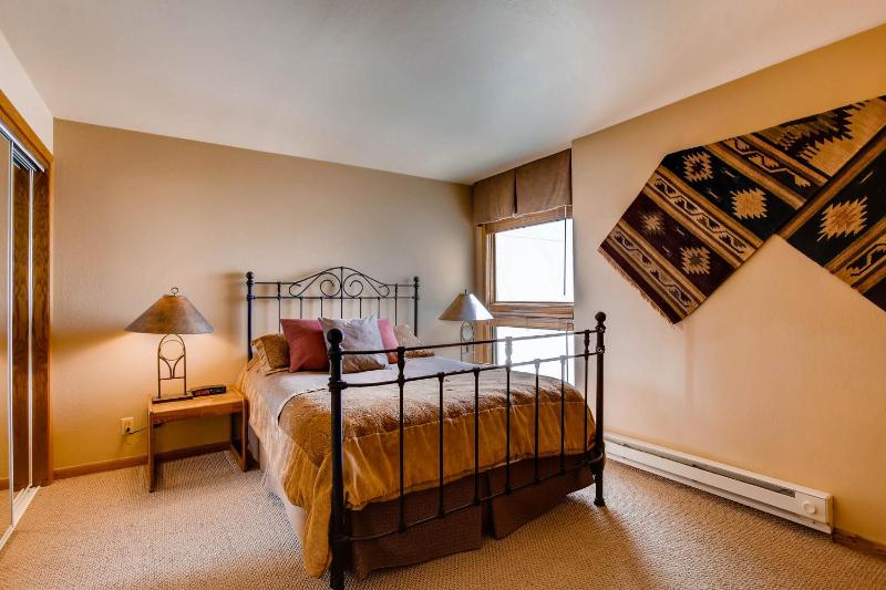 Plaza 3 Bedroom 3 Bath 3 Peak image 4