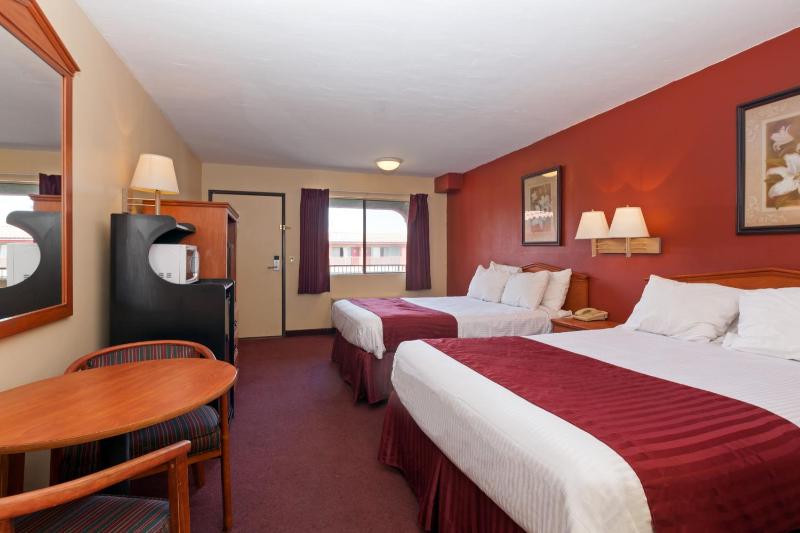 Queen Room with Two Queen Beds - Non-Smoking image 1