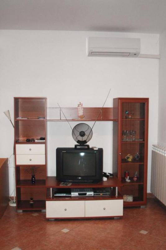 One-Bedroom Apartment with Terrace image 2