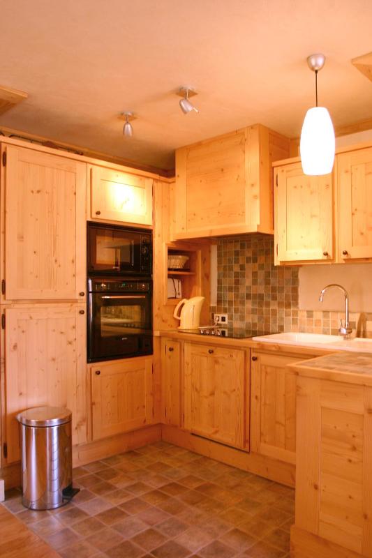Three-Bedroom Apartment (6 Persons) image 2