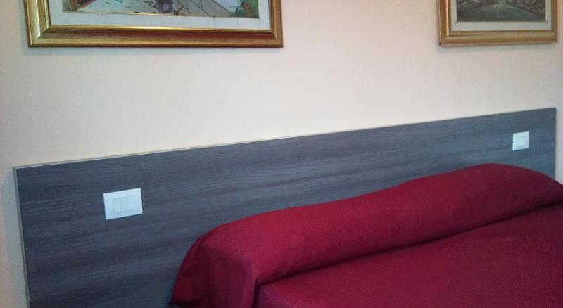 Single Room with Private External Bathroom image 1