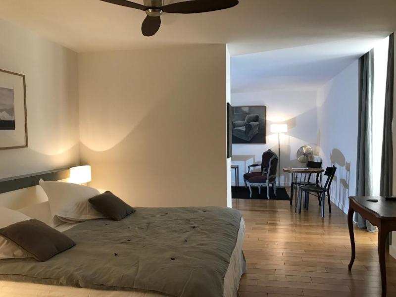 Deluxe One-Bedroom Apartment - 39m2 image 1