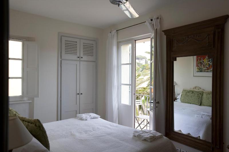 Double Room with Pool View image 1
