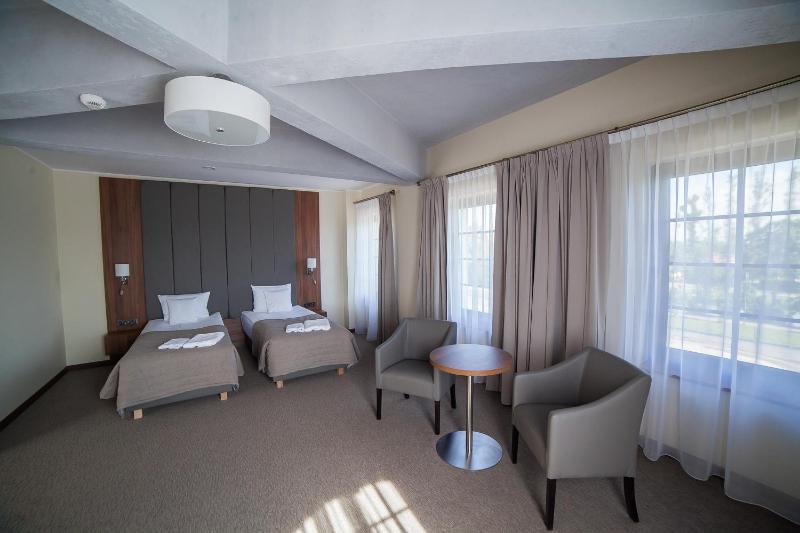 Deluxe Family Suite image 2