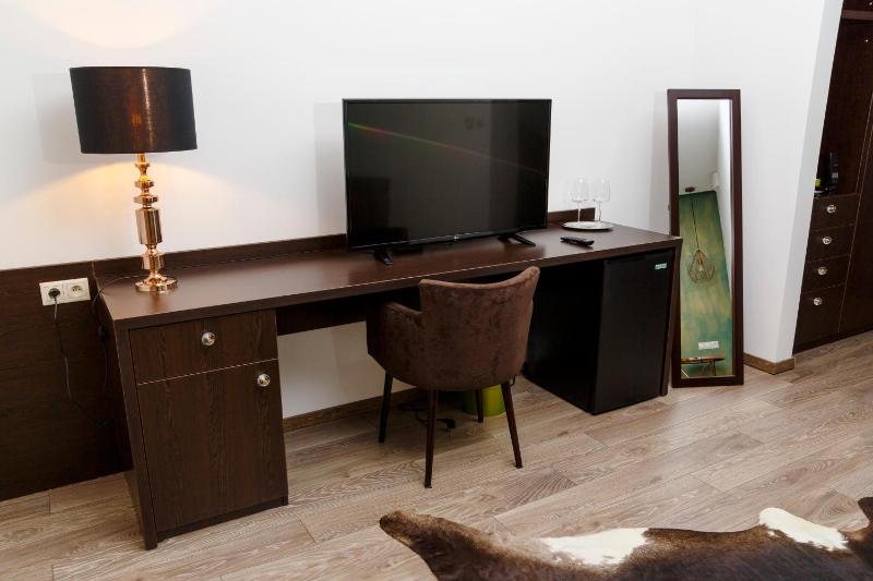 Double Room with Balcony image 4
