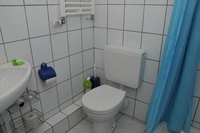 Economy Twin Room image 2