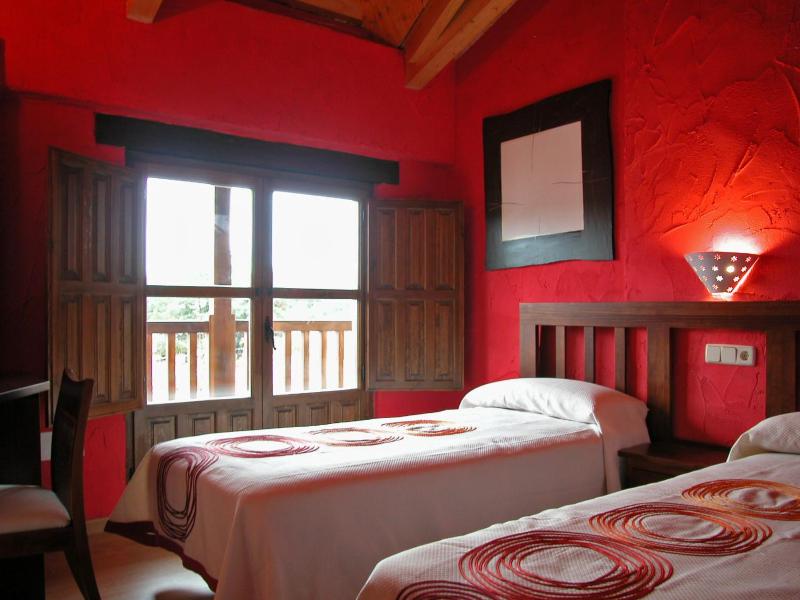 Twin Room image 1