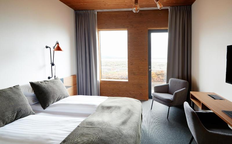 Double or Twin Room with Lake View image 3