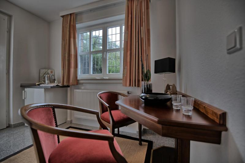 Large Double Room image 3